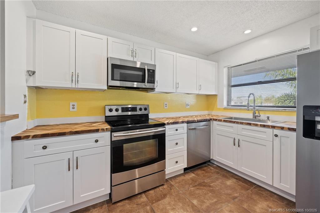 1210 Southeast Parkview Place, Unit E9 Stuart, FL 34994 - Photo 5 of 36