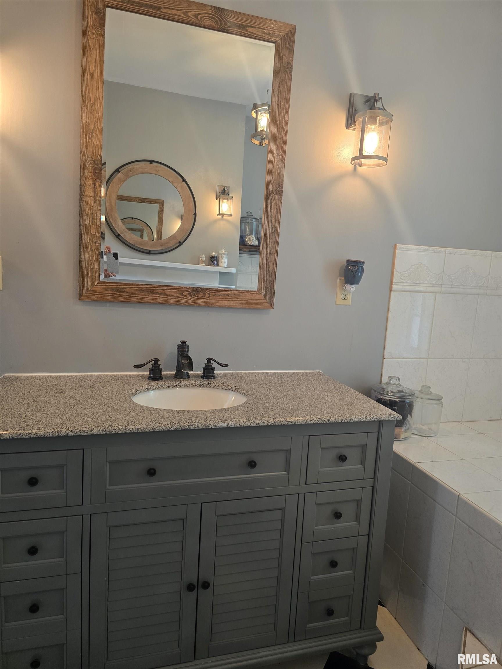 239 West Chestnut Street Canton, IL 61520 - Photo 63 of 83