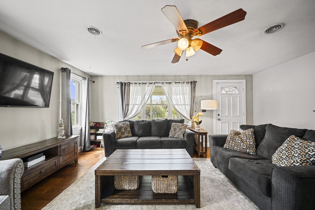 75 Garland Street Springfield, MA 01118 - Photo 5 of 40 Gallery Image 5
