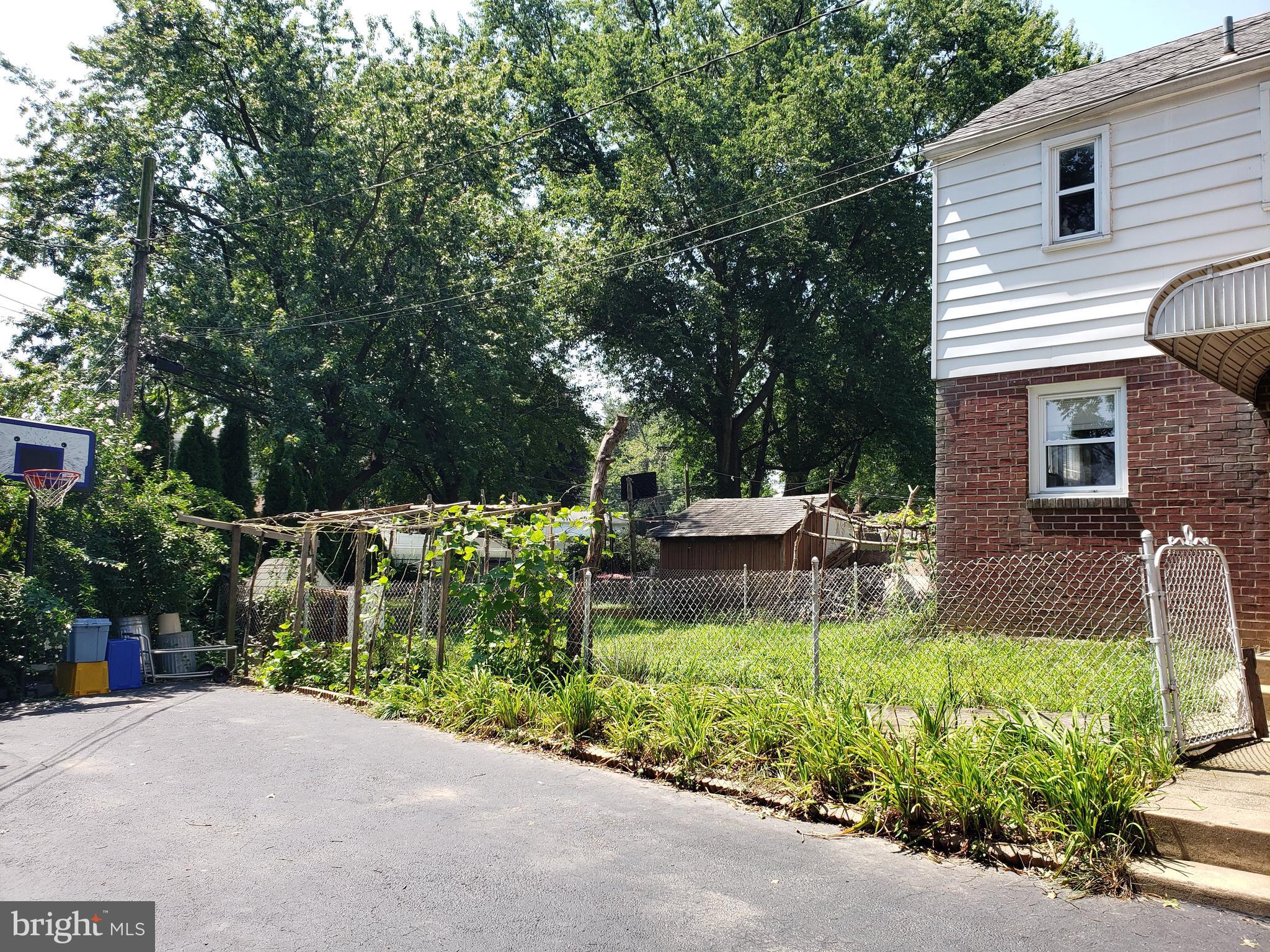 542 Valley View Road Springfield, PA 19064 - Photo 5 of 28 Driveway & Rear Yard