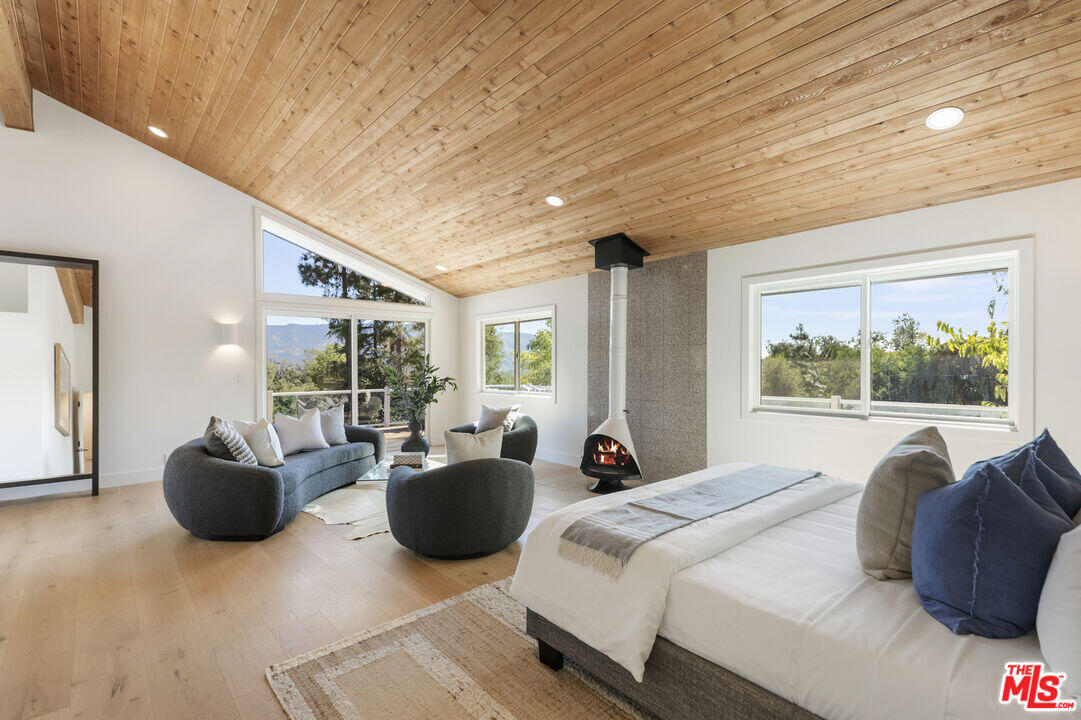 545 Del Oro Drive Ojai, CA 93023 - Photo 27 of 67 a large bedroom with a large bed and large windows