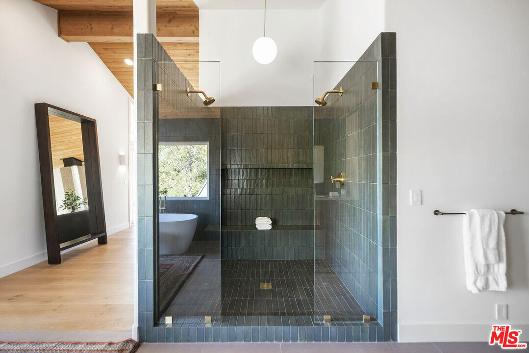 545 Del Oro Drive Ojai, CA 93023 - Photo 39 of 67 a bathroom with a shower