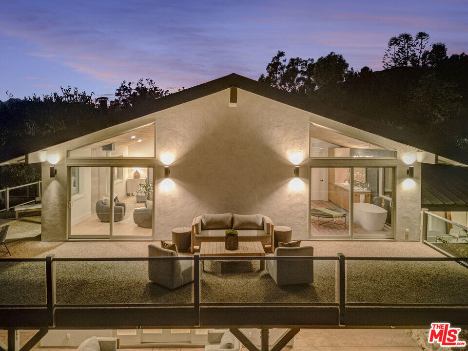 545 Del Oro Drive Ojai, CA 93023 - Photo 40 of 67 a front view of a house with a ocean view