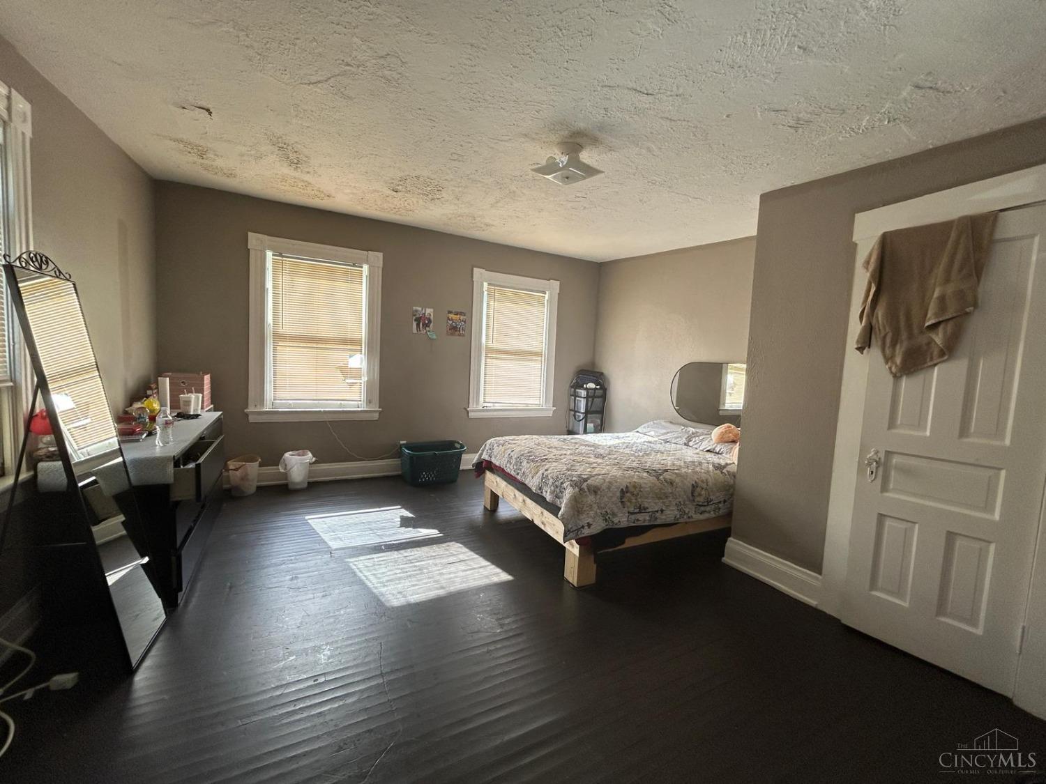 1242 Quebec Road Cincinnati, OH 45205 - Photo 3 of 10