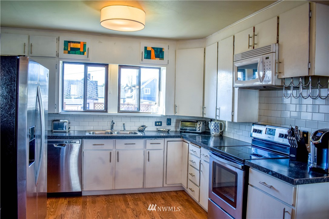329 Smithers Avenue South Renton, WA 98057 - Photo 4 of 13 Gallery Image 4