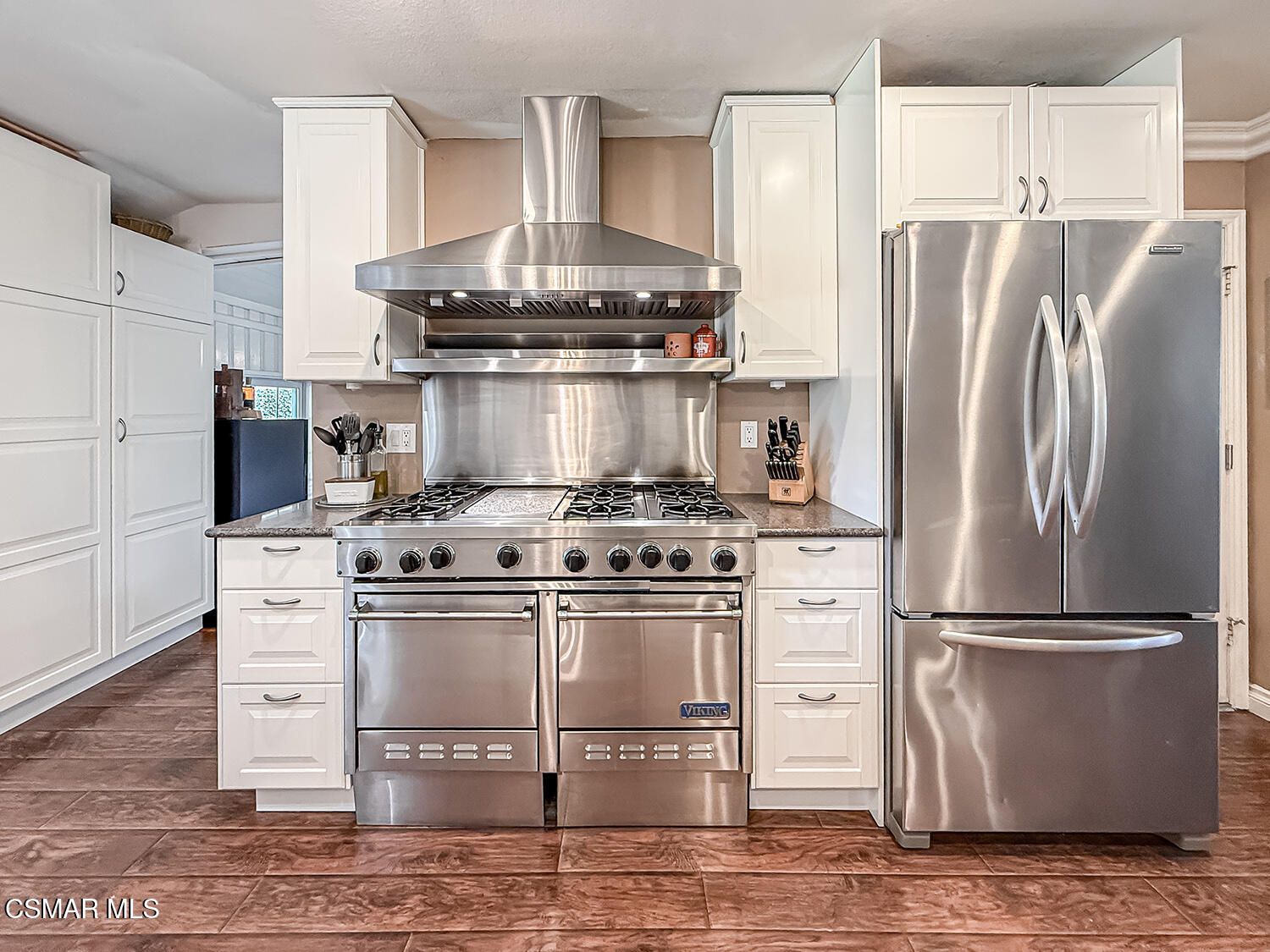 1351 Rambling Road Simi Valley, CA 93065 - Photo 25 of 70 cKitchen and Dining8