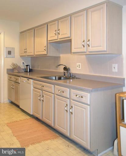 2049 Golf Course Drive Reston, VA 20191 - Photo 16 of 30 Kitchen #3