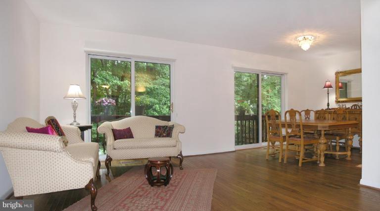 2049 Golf Course Drive Reston, VA 20191 - Photo 4 of 30 Living Room/Dining Room