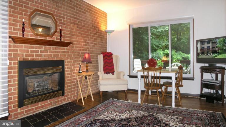 2049 Golf Course Drive Reston, VA 20191 - Photo 5 of 30 Family Room