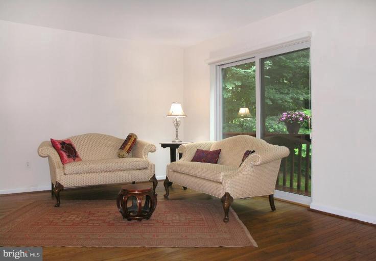 2049 Golf Course Drive Reston, VA 20191 - Photo 8 of 30 Living Room