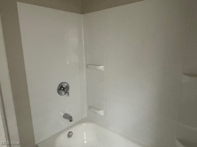 3721 Riverside Avenue Cleveland, OH 44109 - Photo 17 of 21 Bathroom with shower / washtub combination
