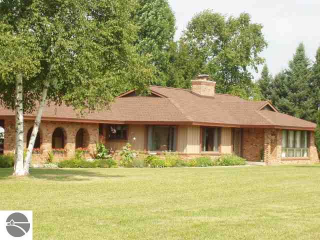 7189 Bennett Road Williamsburg, MI 49690 - Photo 1 of 9 1653757.JPG