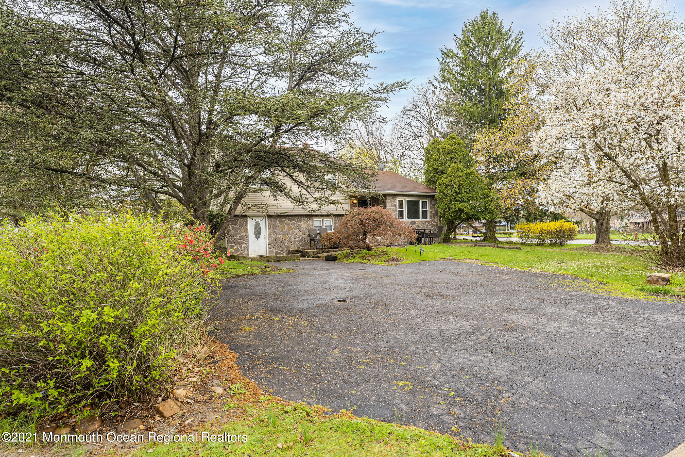 2 Westfield Road East Windsor, NJ 08520 - Photo 29 of 30 FrontLeft