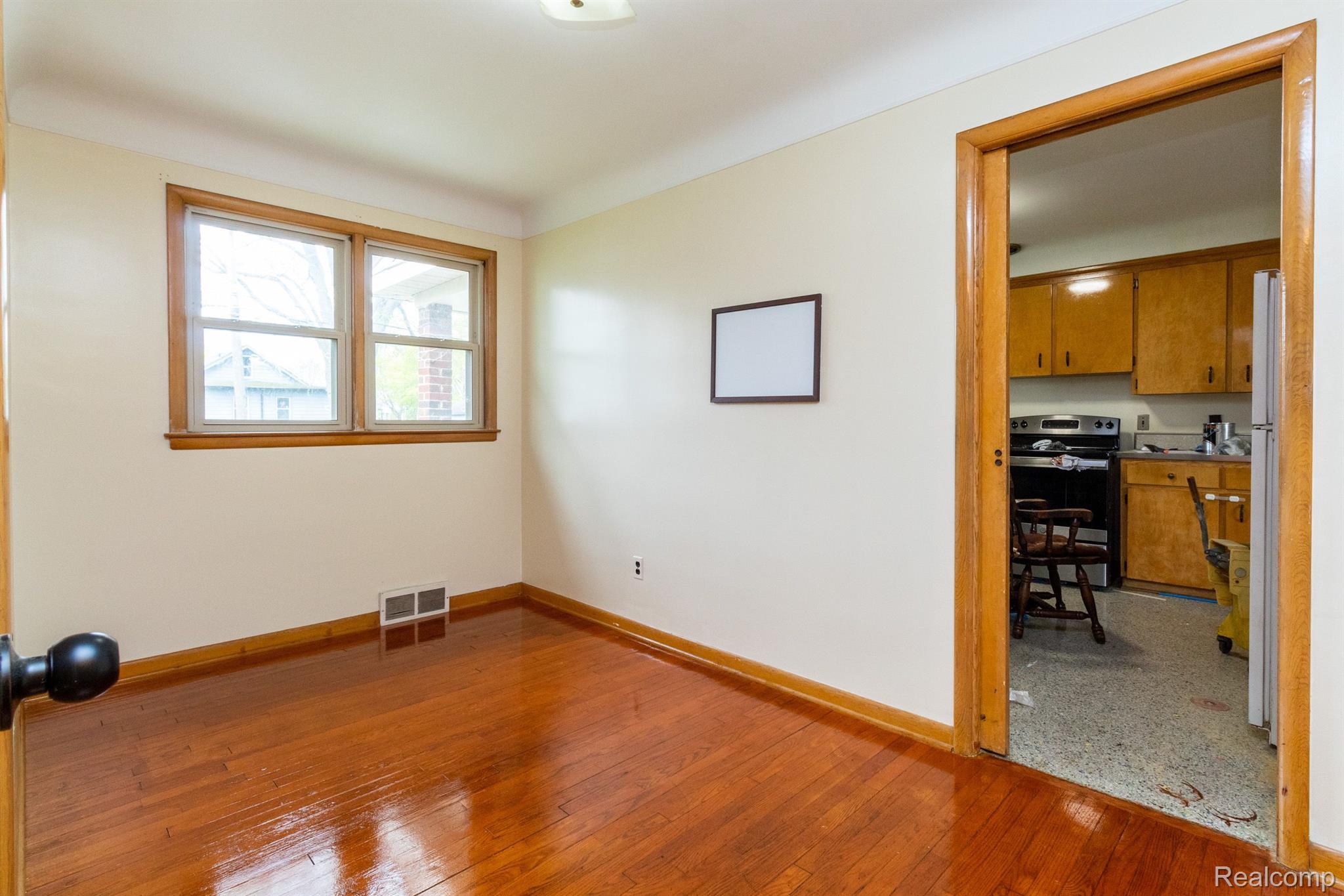 7363 Dale Center Line, MI 48015 - Photo 17 of 38 Gallery Image 17