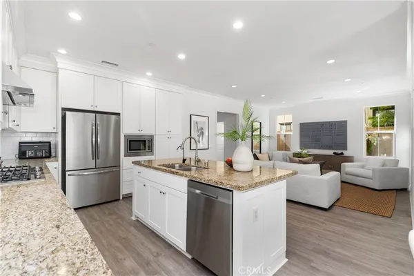 $1,599,999 | 275 Rodeo, Unit 8, Irvine, CA 92602