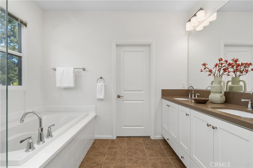 275 Rodeo, Unit 8 Irvine, CA 92602 - Photo 18 of 31