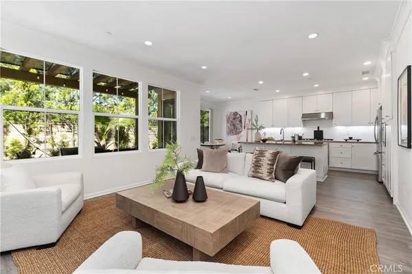 $1,599,999 | 275 Rodeo, Unit 8, Irvine, CA 92602