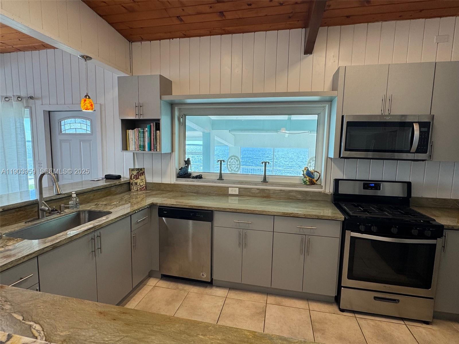 900 Morris Avenue Key Largo, FL 33037 - Photo 5 of 13