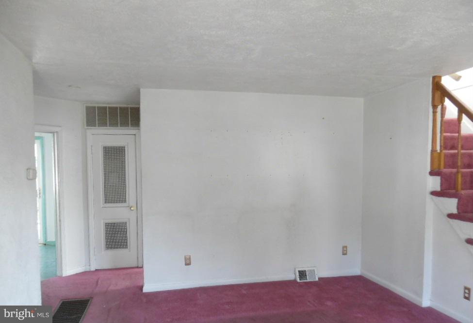 1727 Burnham Road Baltimore, MD 21222 - Photo 2 of 11 Living Room