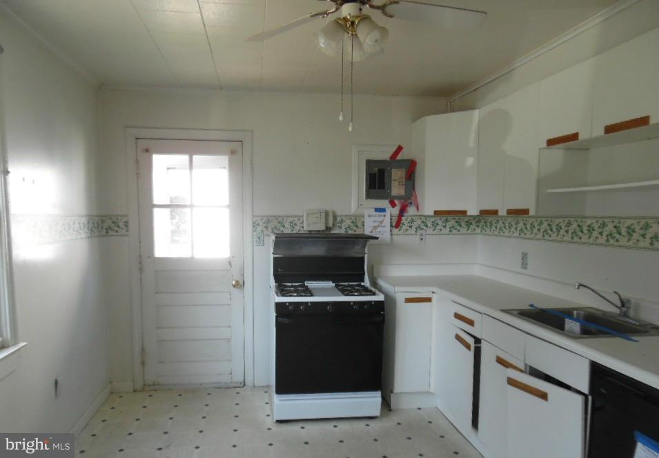 1727 Burnham Road Baltimore, MD 21222 - Photo 8 of 11 Bath