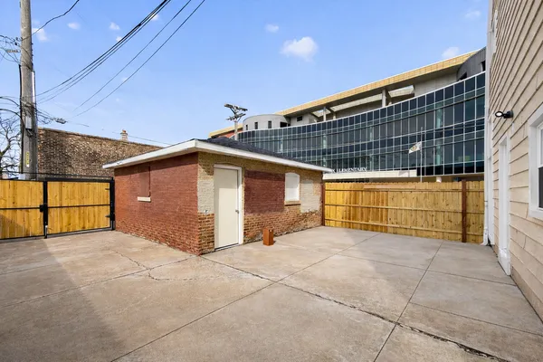 a view of a garage