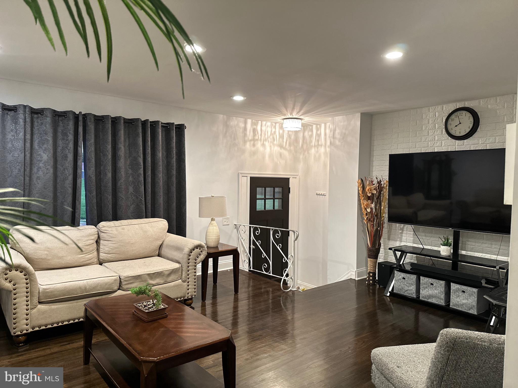 12307 Medford Road Philadelphia, PA 19154 - Photo 3 of 40