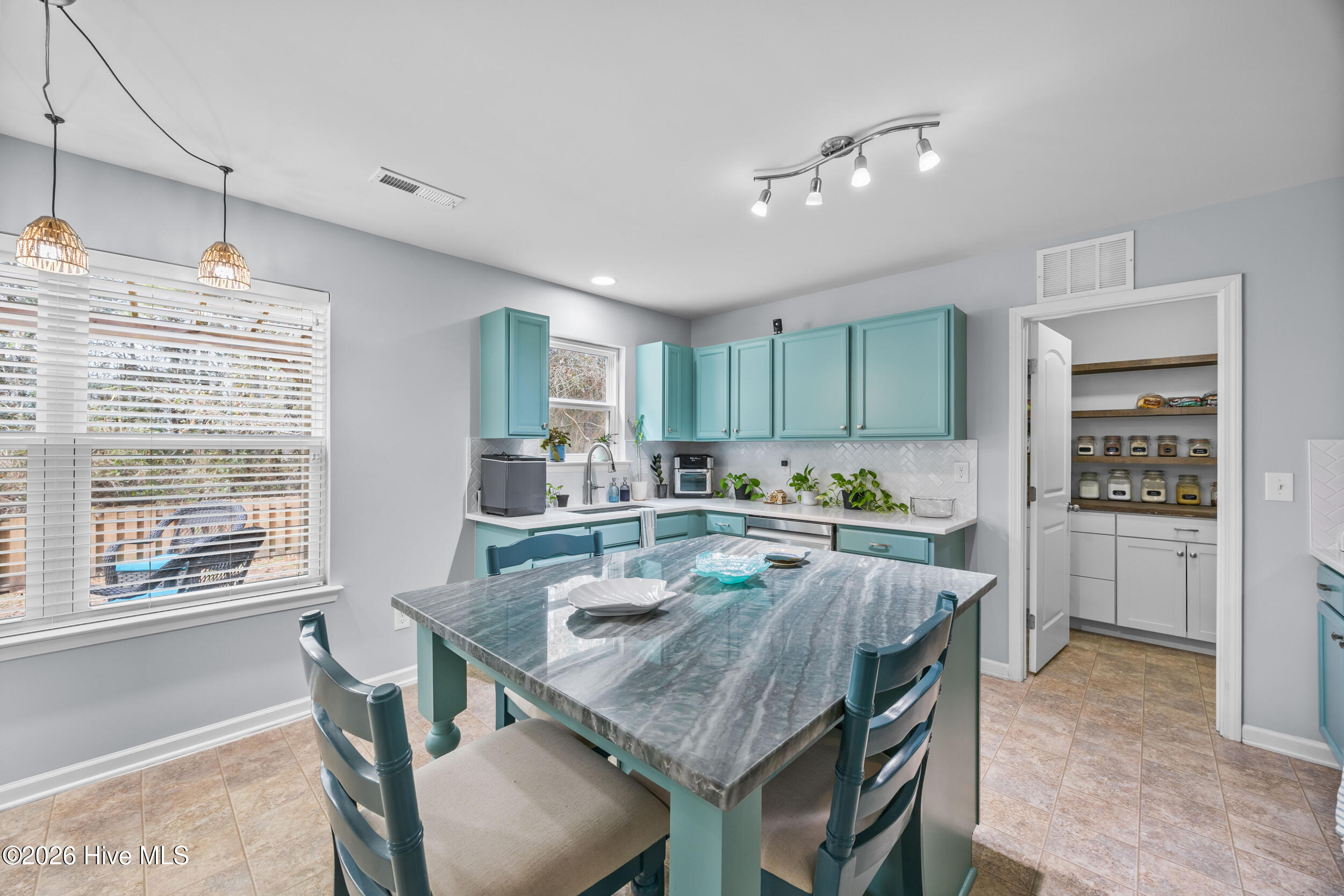 215 Chalet Road Holly Ridge, NC 28445 - Photo 18 of 45 23_dining area
