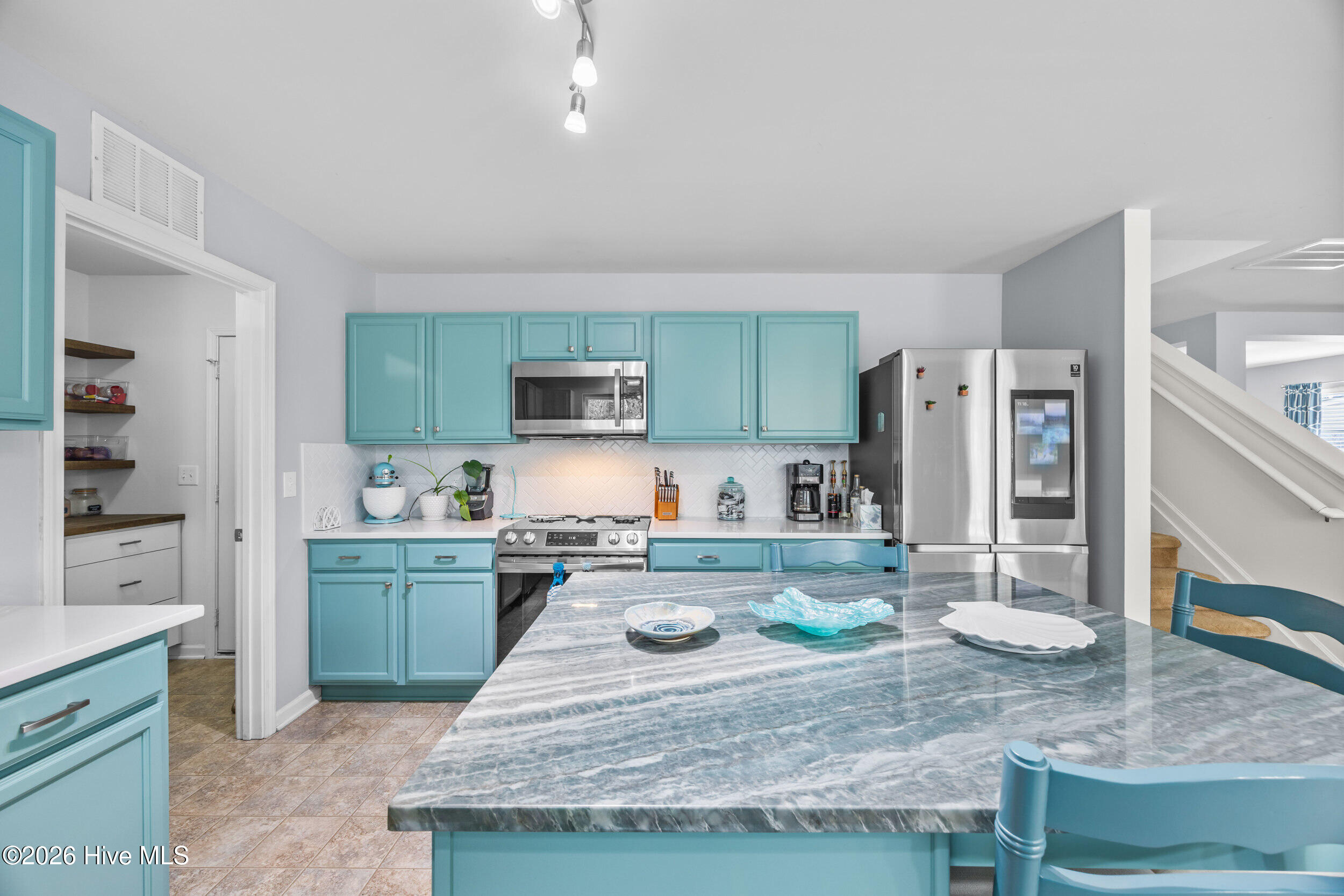 215 Chalet Road Holly Ridge, NC 28445 - Photo 19 of 45 24_kitchen