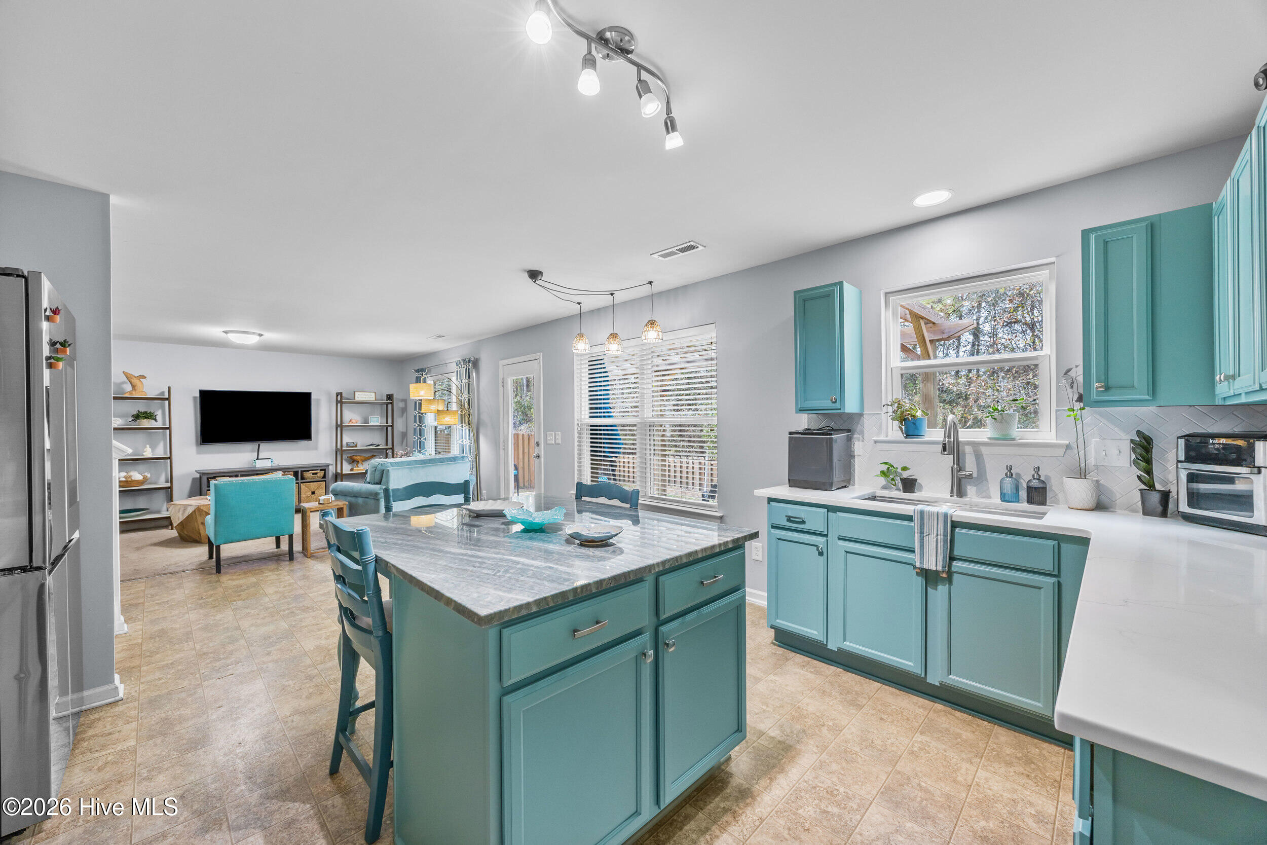 215 Chalet Road Holly Ridge, NC 28445 - Photo 20 of 45 25_kitchen