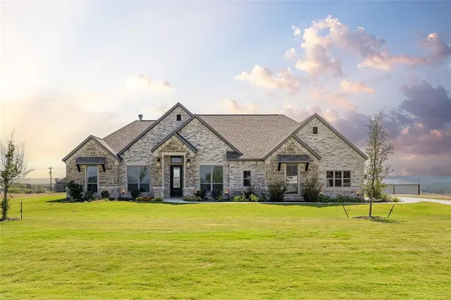 $578,900 | 209 Oak Mdw Lane, Weatherford, TX 76085