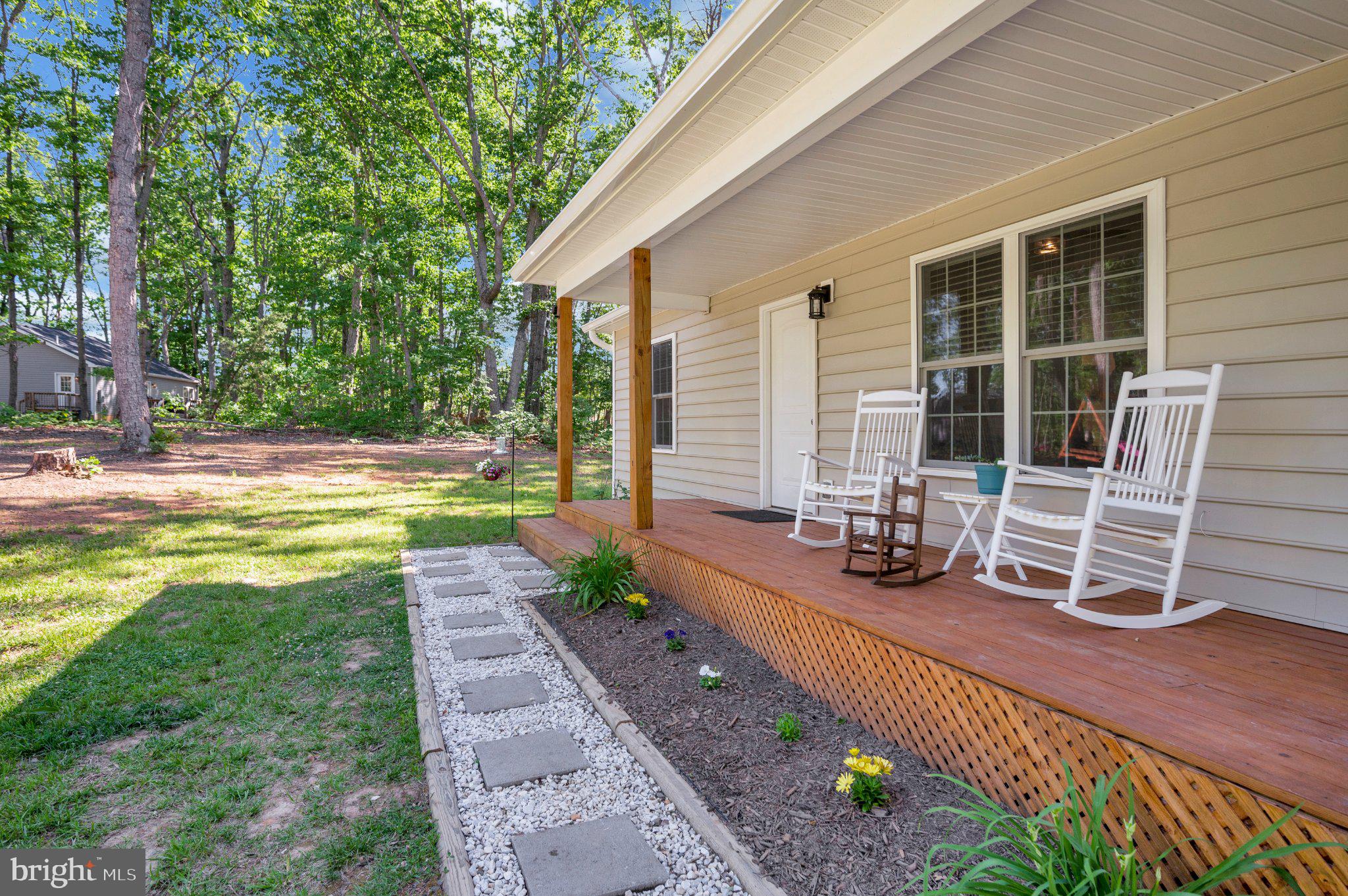 28282 Tatum Road Unionville, VA 22567 - Photo 2 of 52 Charming porch in a serene setting.