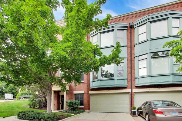 $379,900 | 131 Dawson Drive, Elgin, IL 60120
