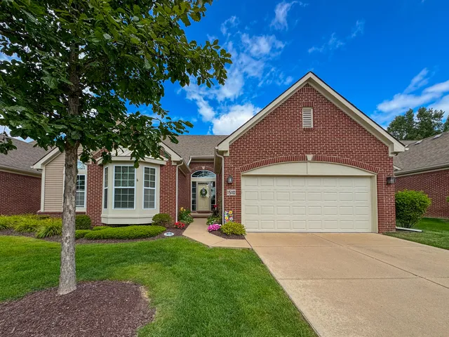 $390,000 | 1510 Andover Circle, Walled Lake, MI 48390