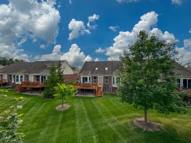 $390,000 | 1510 Andover Circle, Walled Lake, MI 48390