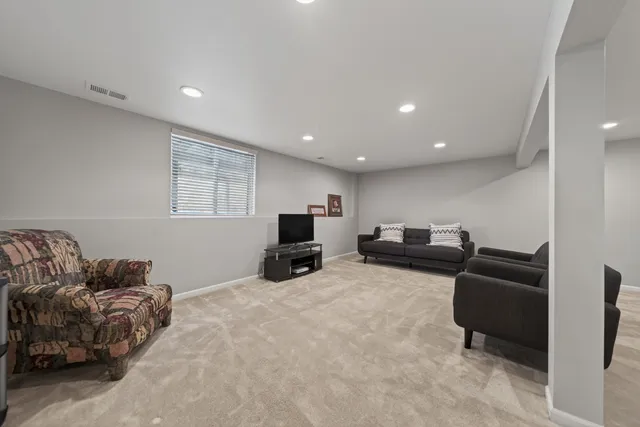 $390,000 | 1510 Andover Circle, Walled Lake, MI 48390