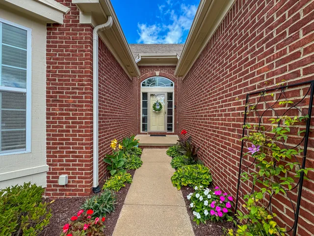 $390,000 | 1510 Andover Circle, Walled Lake, MI 48390