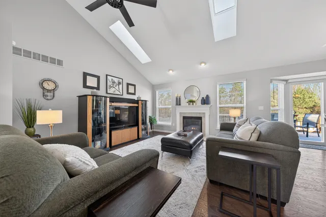 $390,000 | 1510 Andover Circle, Walled Lake, MI 48390