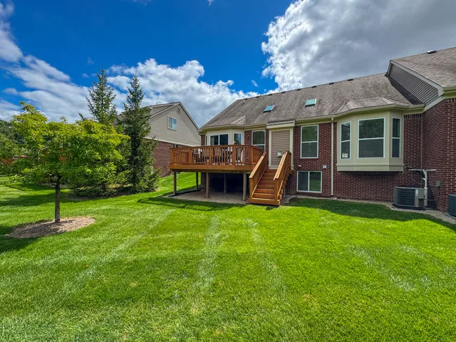 $390,000 | 1510 Andover Circle, Walled Lake, MI 48390