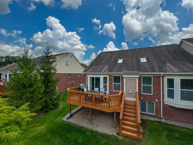 $390,000 | 1510 Andover Circle, Walled Lake, MI 48390