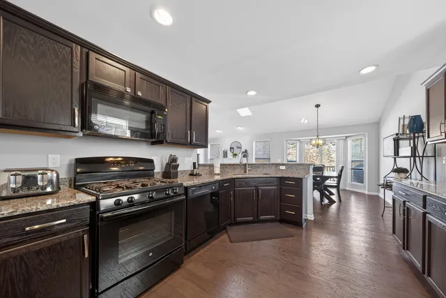 $390,000 | 1510 Andover Circle, Walled Lake, MI 48390