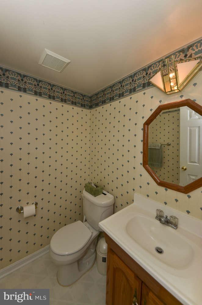 3875 Chain Bridge Road Fairfax, VA 22030 - Photo 14 of 30 Bath