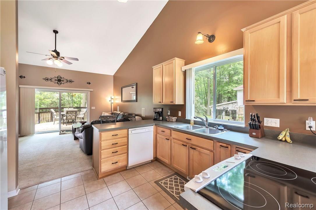 1501 Remsing Street Hartland, MI 48353 - Photo 4 of 29 Kitchen with open concept