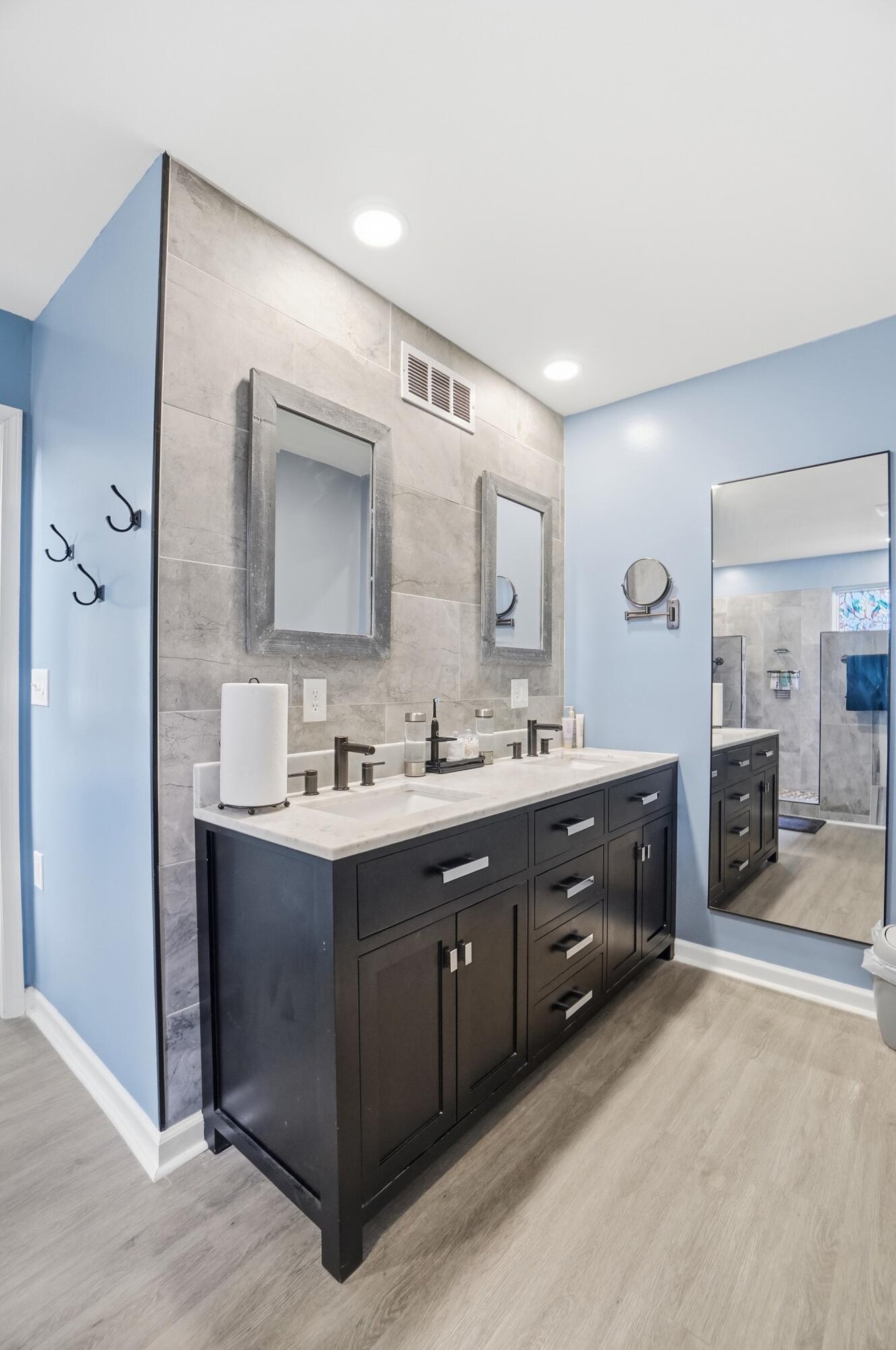 1199 Riva Ridge Boulevard Columbus, OH 43230 - Photo 52 of 95 Owner's Bath
