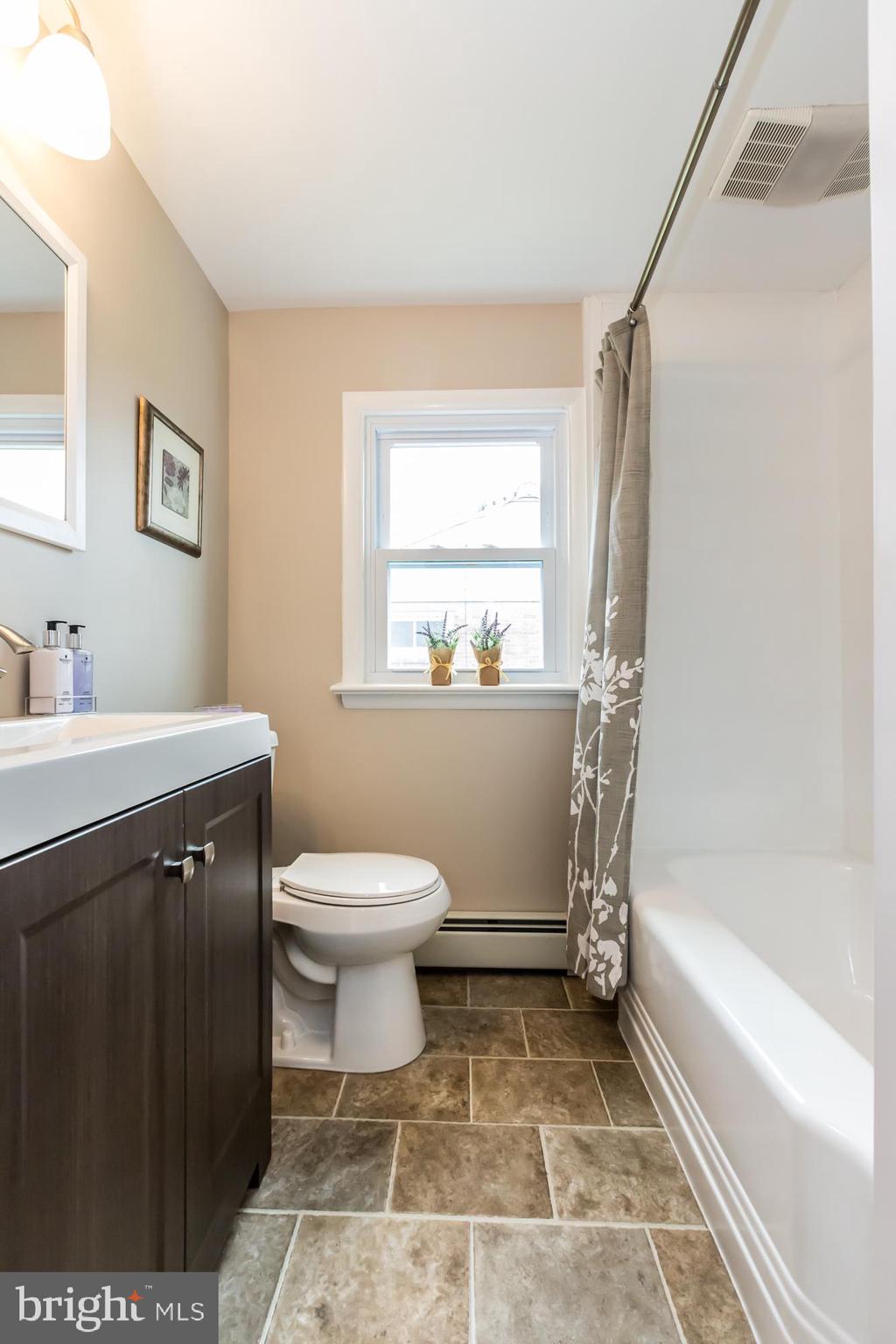 2410 Helena Road Lancaster, PA 17603 - Photo 12 of 27 Gallery Image 12
