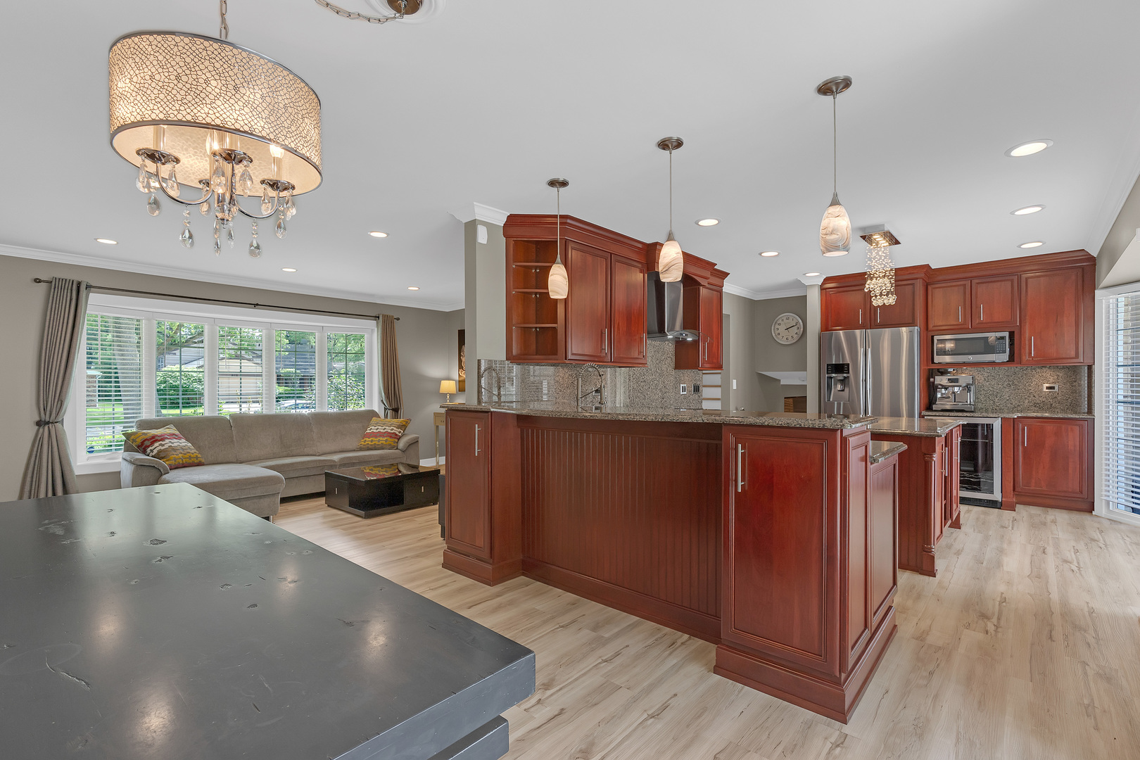 210 West Pickwick Road Arlington Heights, IL 60005 - Photo 7 of 35