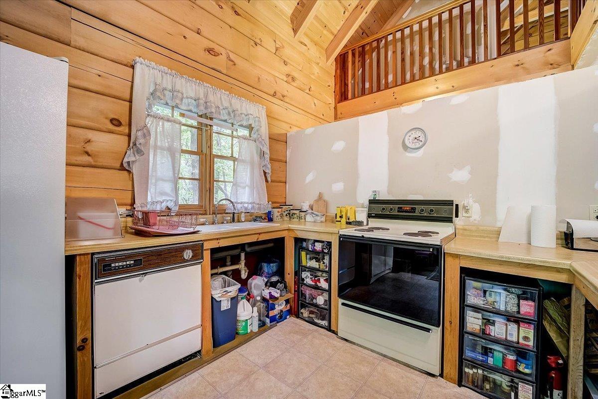 123 Edwards Road Marietta, SC 29661 - Photo 8 of 34