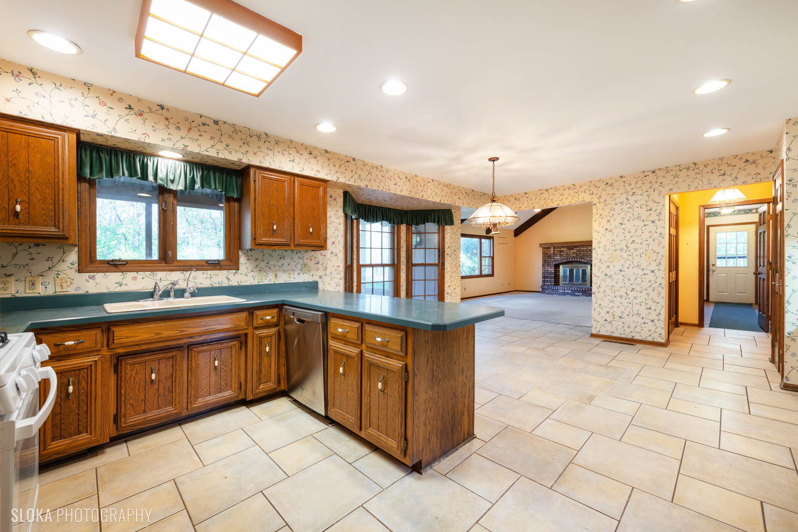 6906 Red Barn Road Crystal Lake, IL 60012 - Photo 8 of 40 a open kitchen with stainless steel appliances granite countertop a sink and cabinets