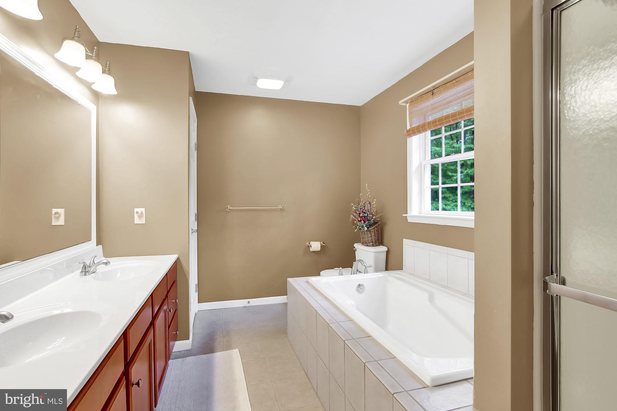 94 Overlook Road Morgantown, PA 19543 - Photo 16 of 29 Master Bathroom