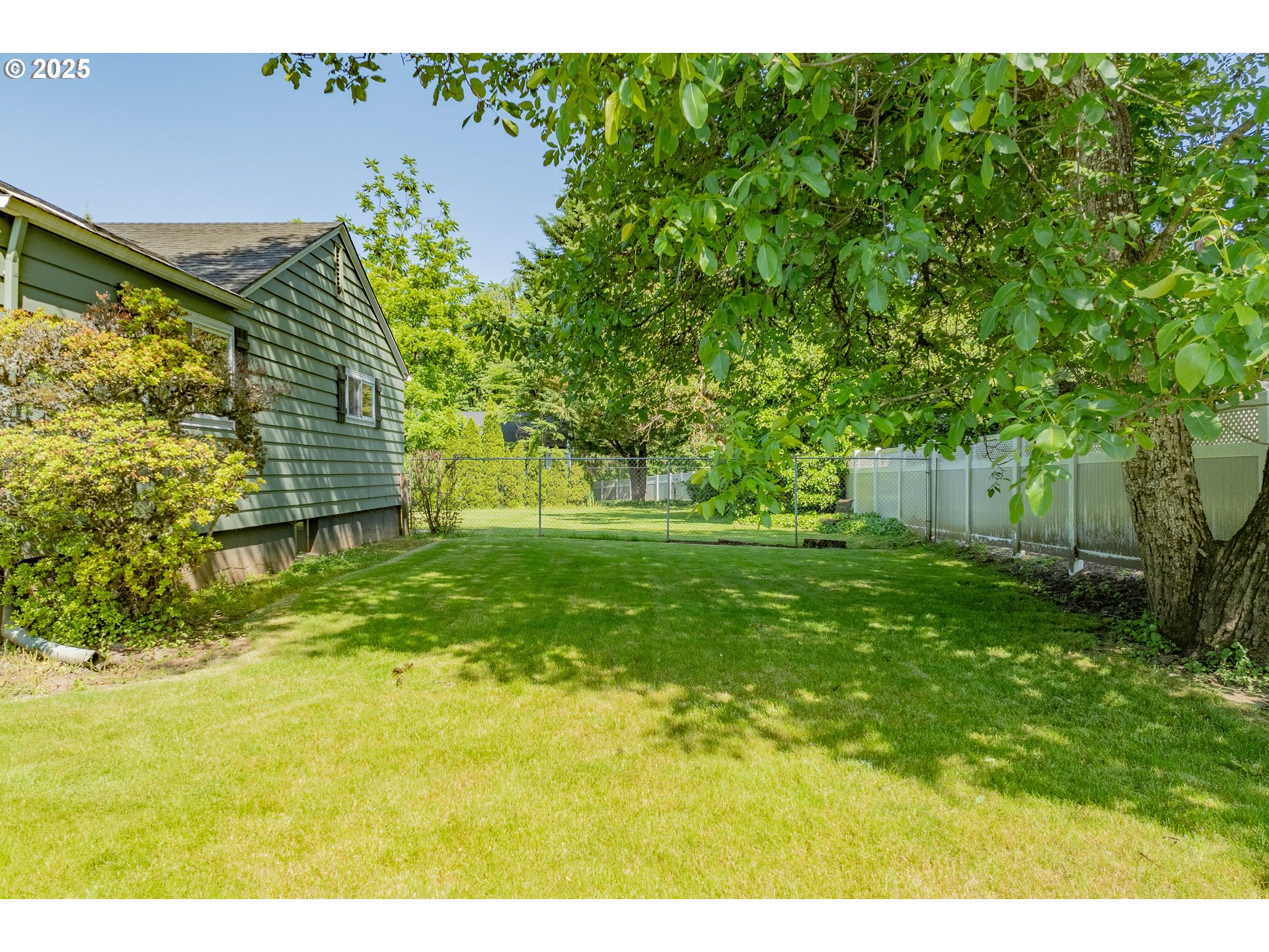 710 North Main Avenue Ridgefield, WA 98642 - Photo 28 of 30 a view of a garden