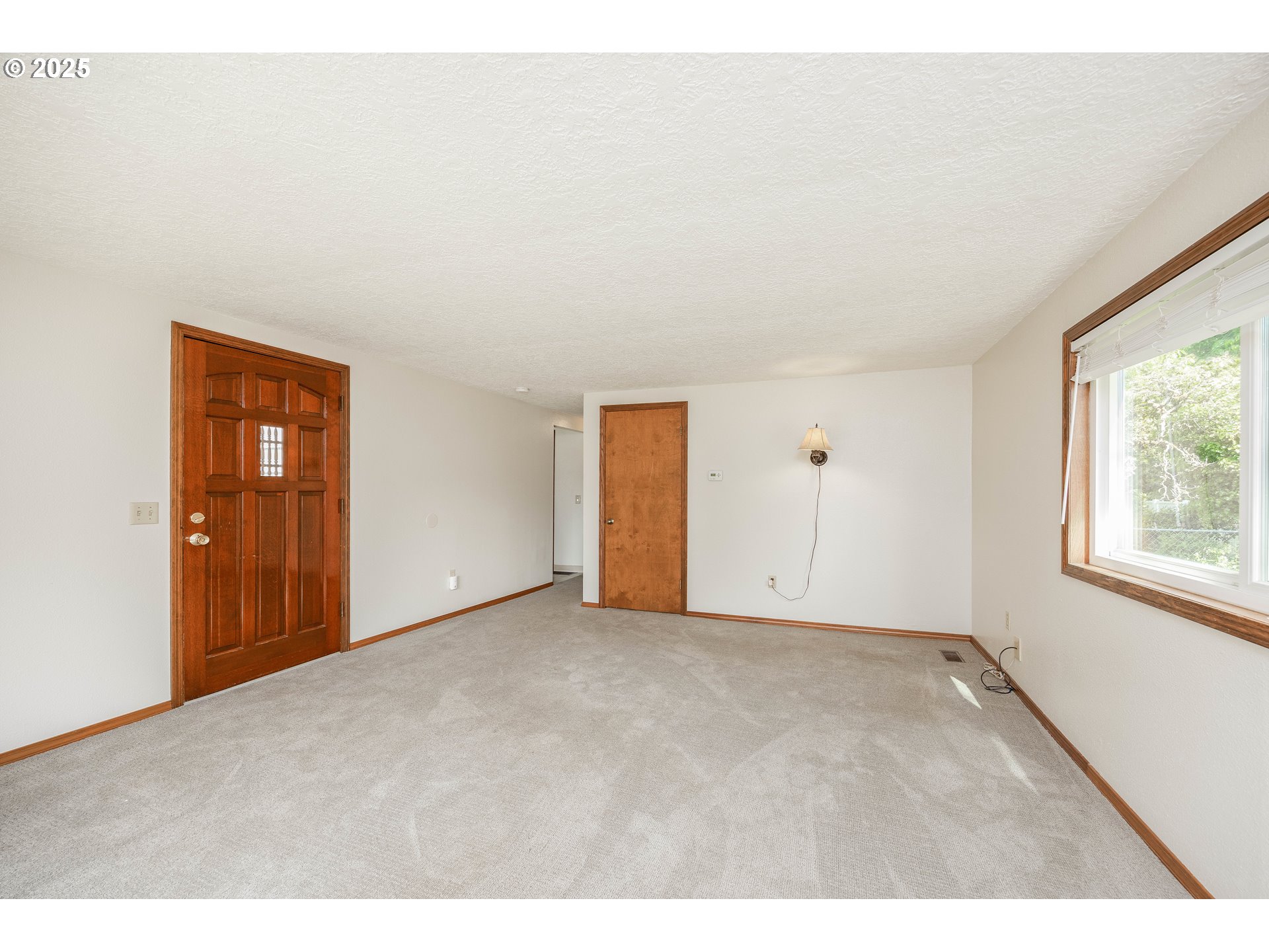 710 North Main Avenue Ridgefield, WA 98642 - Photo 6 of 30 an empty room with windows